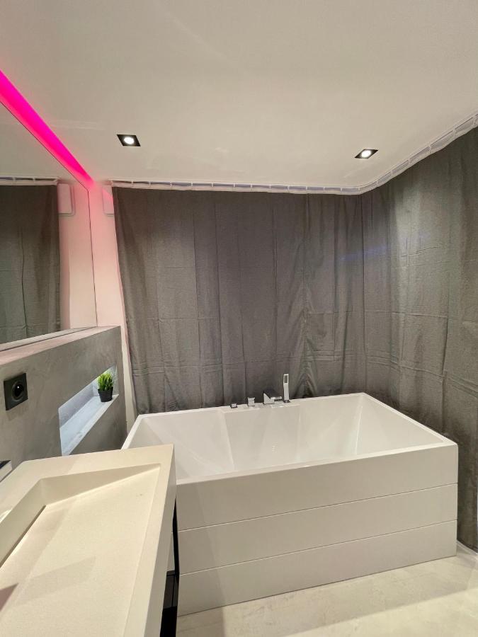 Appartement Neuf Climatise - Vue Mer Saint-Tropez - 50M Plage Et Port - Piscine Gassin Exterior foto